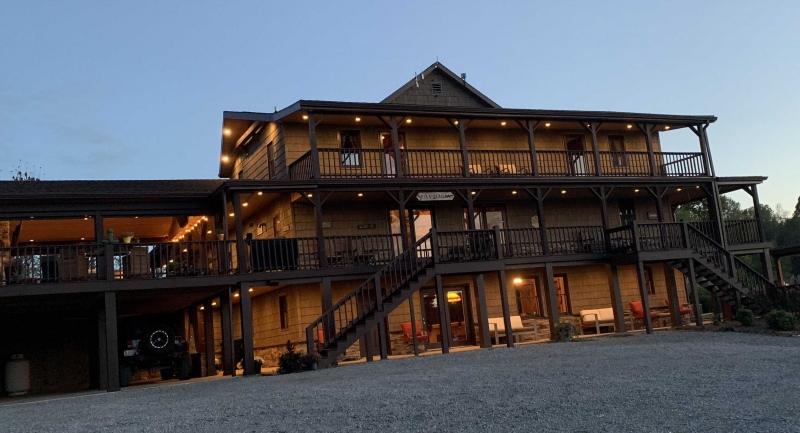 Lodge outdoor evening 9